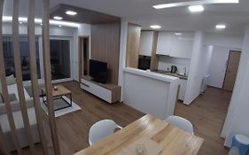 Serbian Home, Gandijeva 162